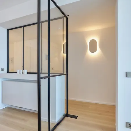 Stunning View Over Sea & - Ensor Apartment *